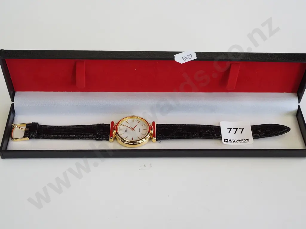 cased wristwatch Image 1++