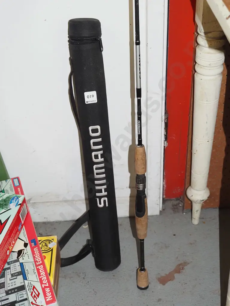Shimano 4 piece fly fishing rod and holder - tip needs repair Image 1++
