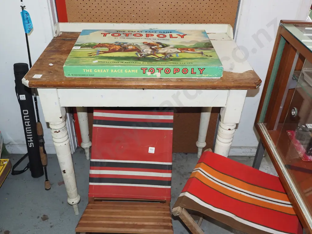 colonial turned leg old school desk H760 W800 Image 1++