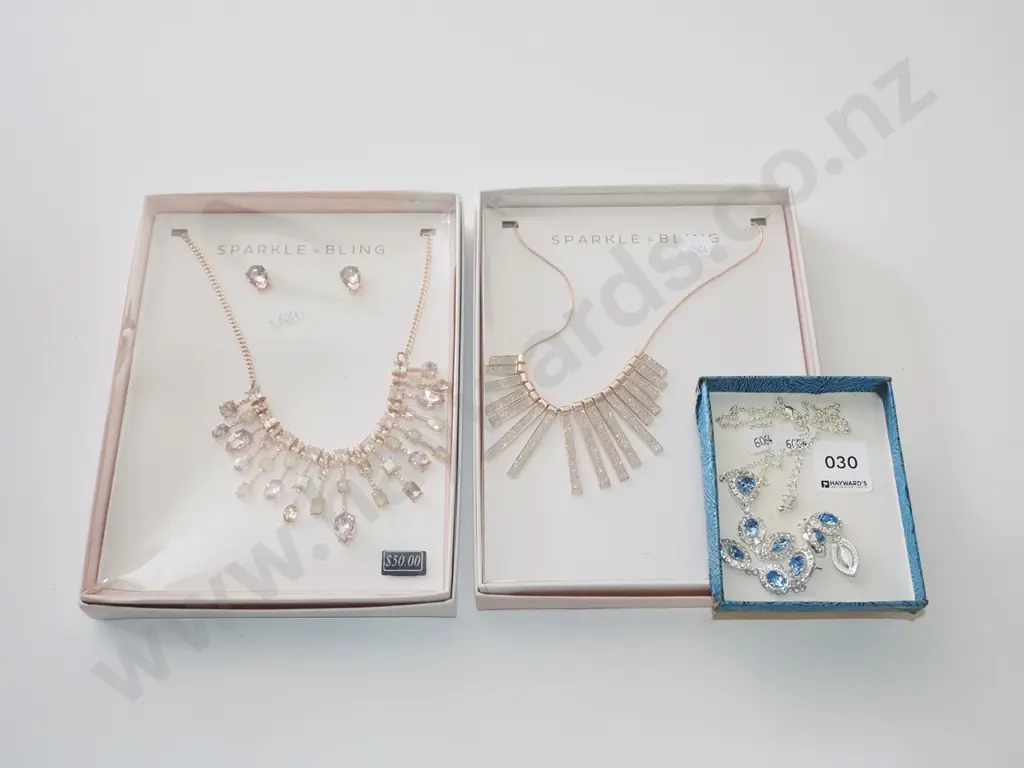 3x costume necklace and earring sets Image 1++