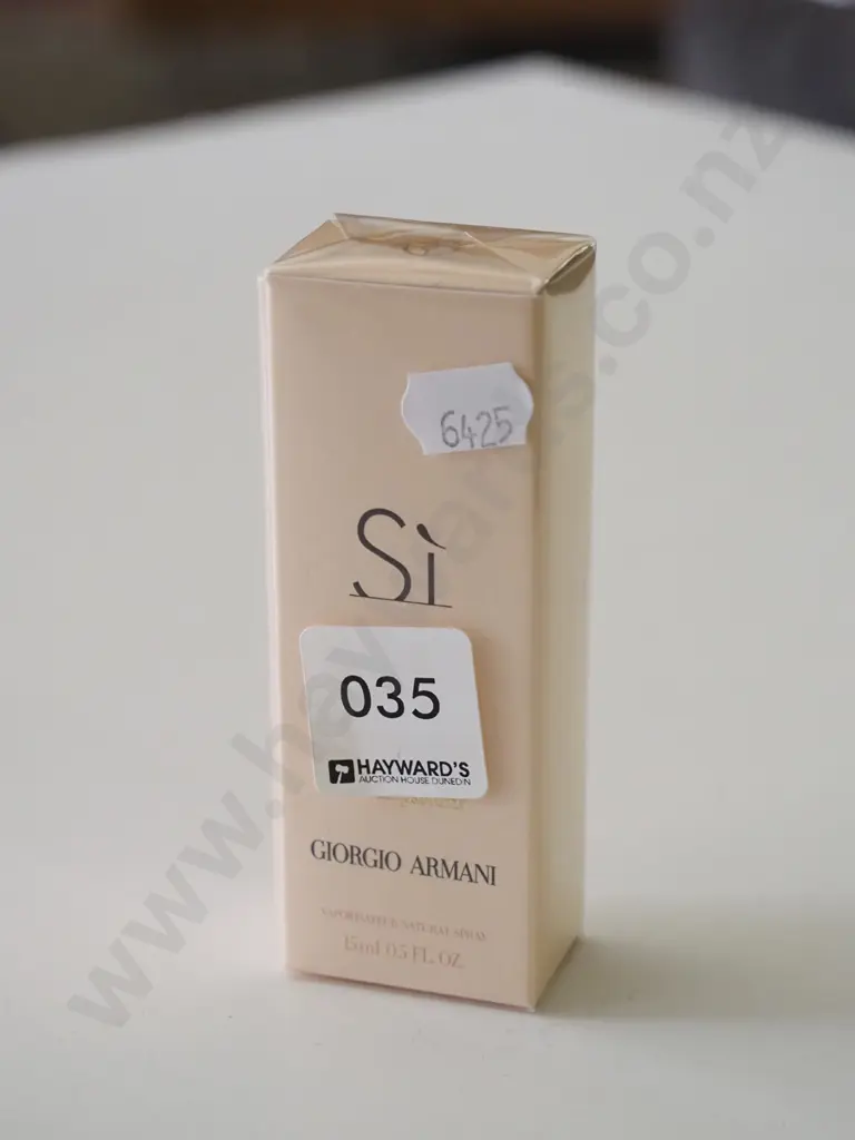 as new boxed Giorgio Armani eau de parfum 15ml Image 1++