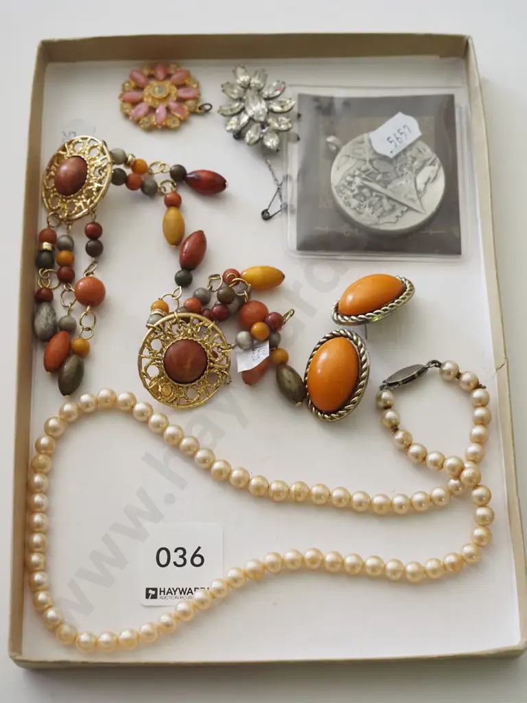 tray; necklace, earrings, medallion  Image 1++