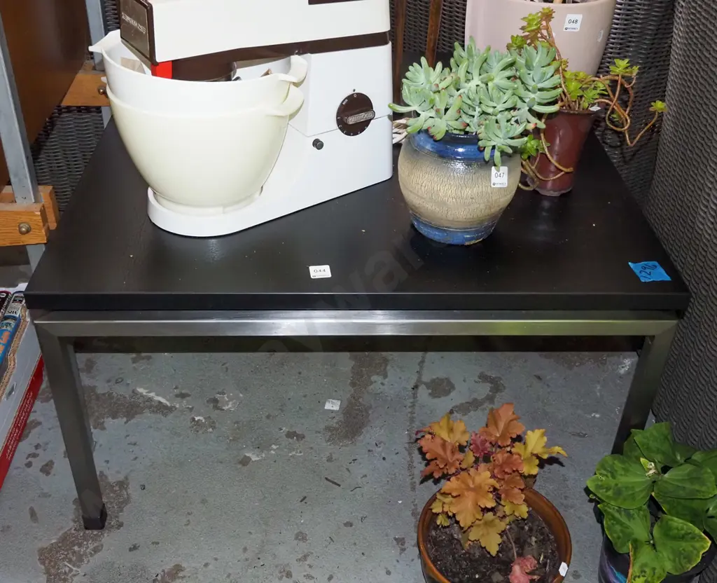 metal and bow wood veneer reception/end table H450 W800 D800 Image 1++