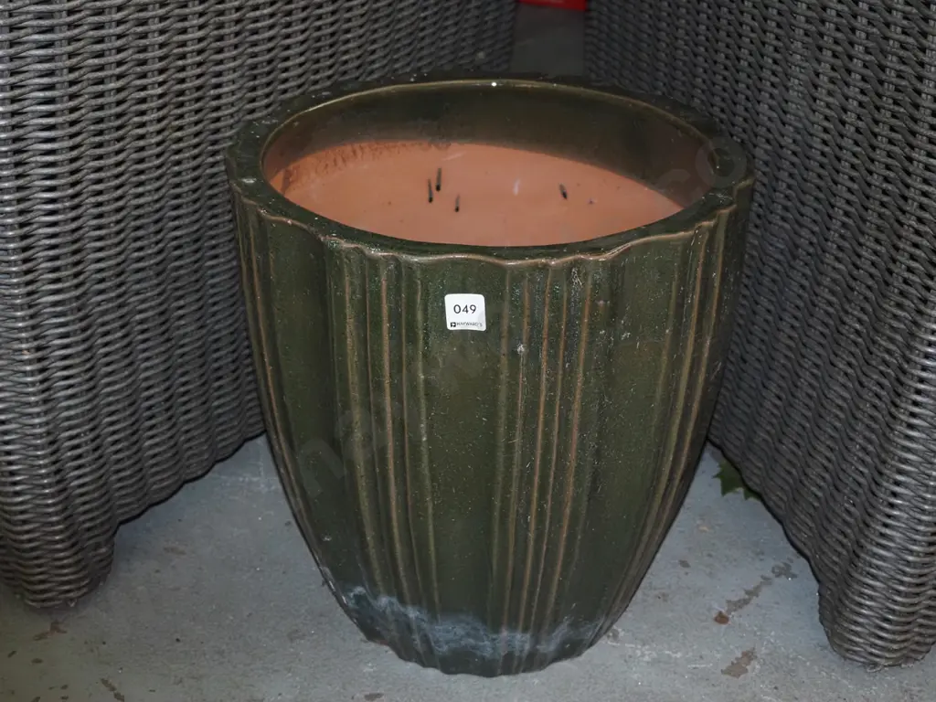 green ribbed glazed garden planter H400 Image 1++