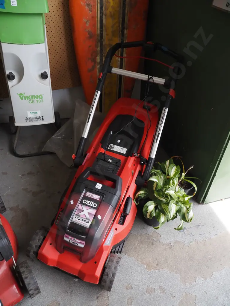 Ozito 18v battery powered lawn mower with 2 batteries and charger Image 1++