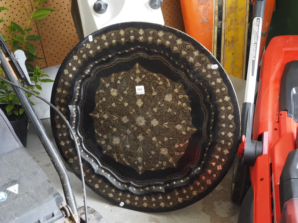 large brass platter/wall charger Diam590 Image 1++