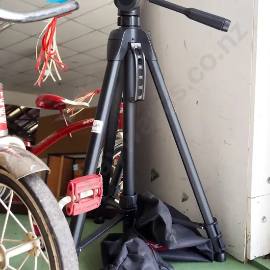 Inca cameras tripod and bag