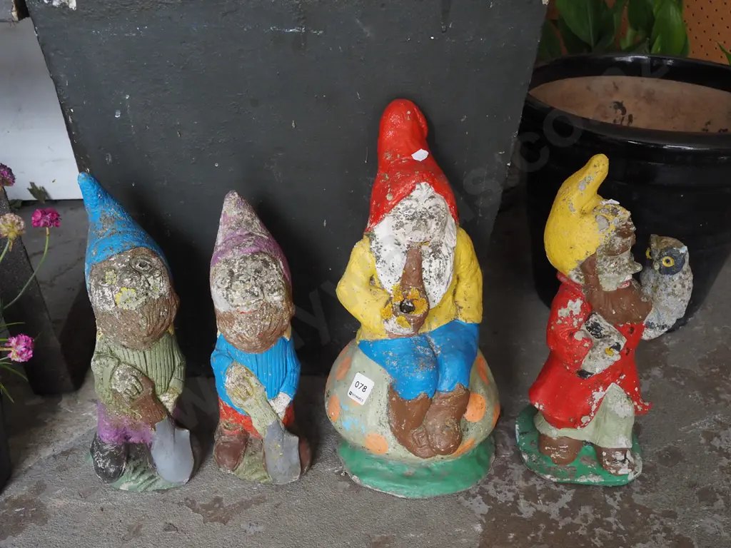 4x concrete garden gnomes H350 Image 1++