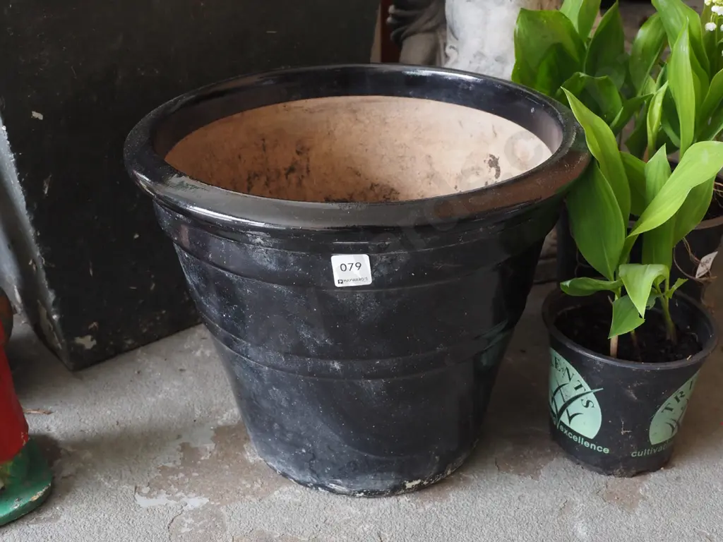 black glazed garden planter H300 Image 1++