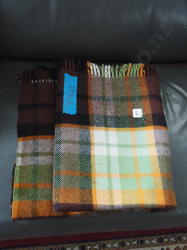 checked travel blanket Image 1++