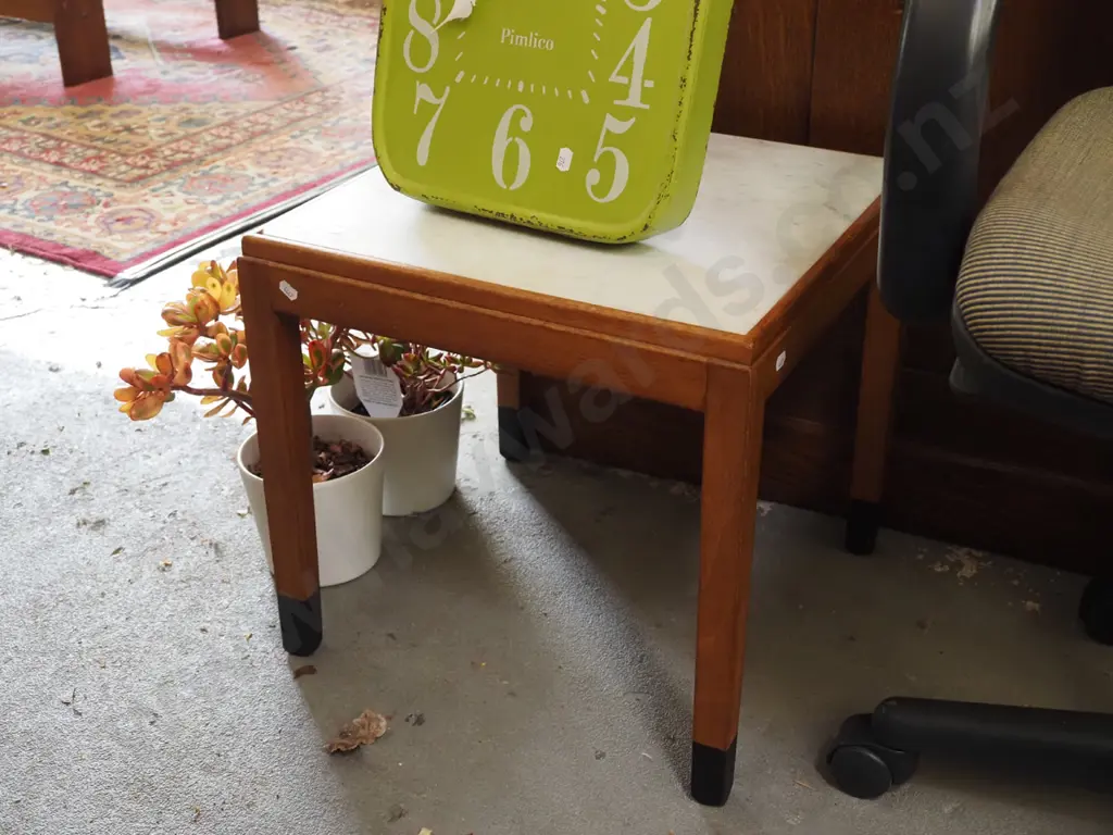 teak and marble top end table H420 W430 D430 Image 1++