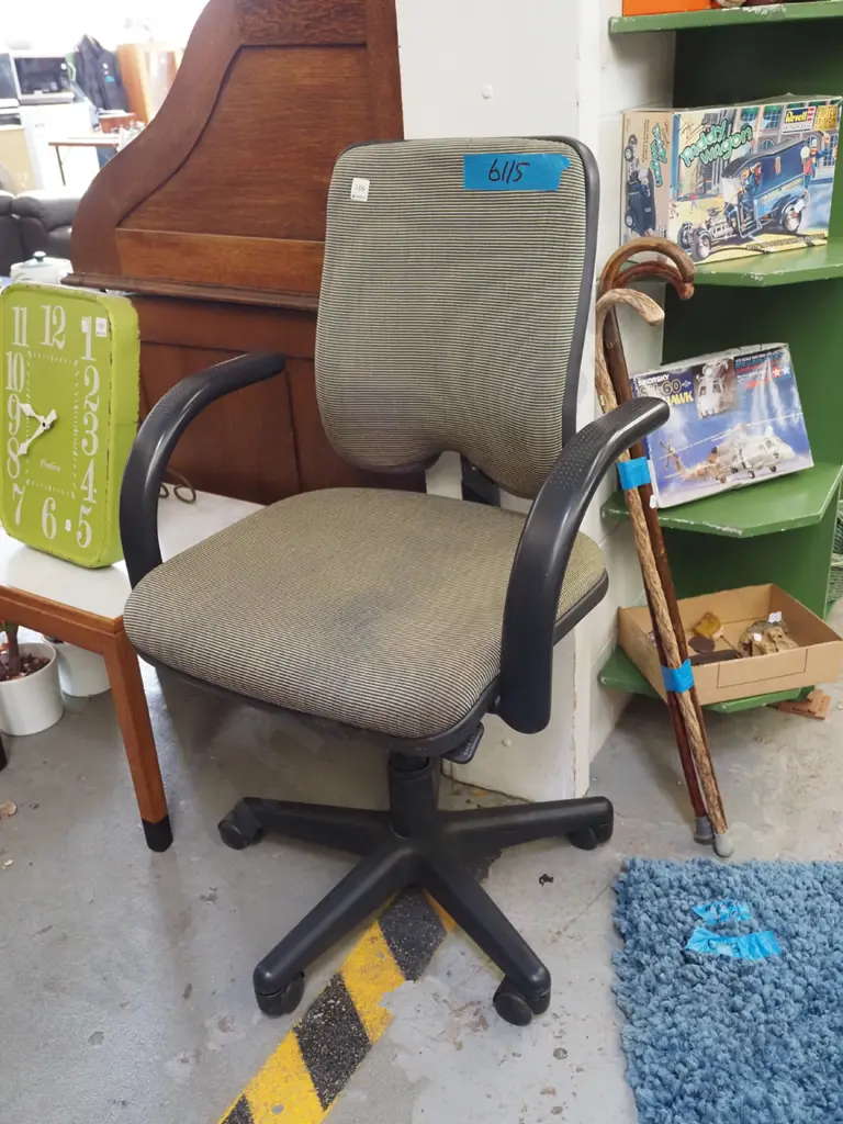 office chair Image 1++