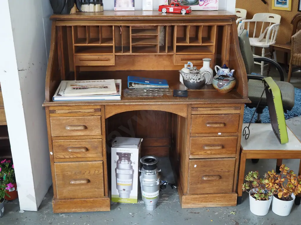 restorer's oak roll top desk with 6 drawers, fitted interior, crack to desk, missing lock Image 1++