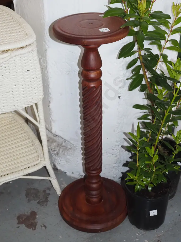 turned pine jardiniere stand H700 Image 1++