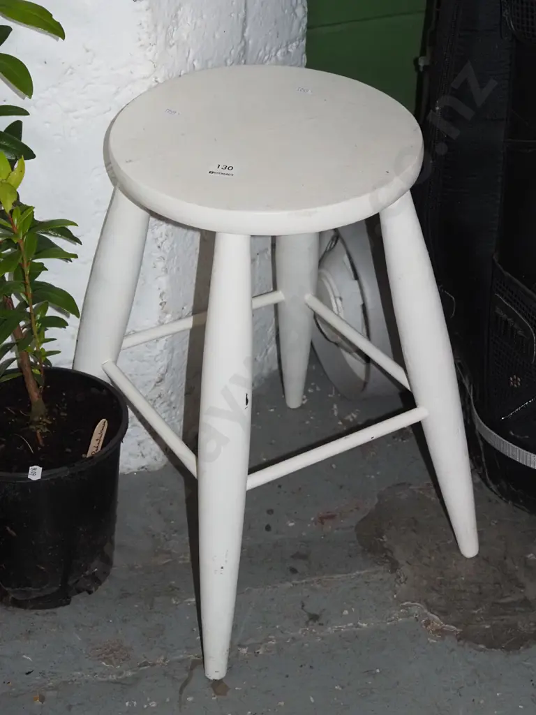 white stool Image 1++