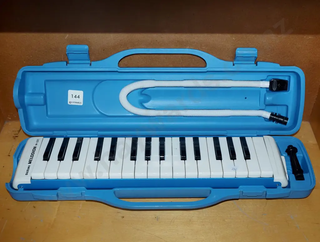 Suzuki melodian in case Image 1++