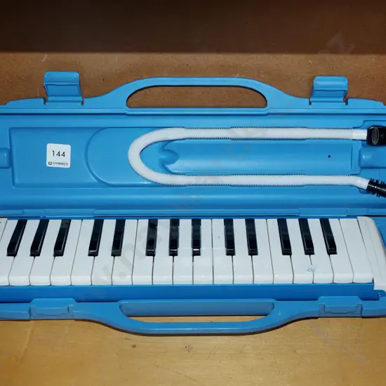 Suzuki melodian in case