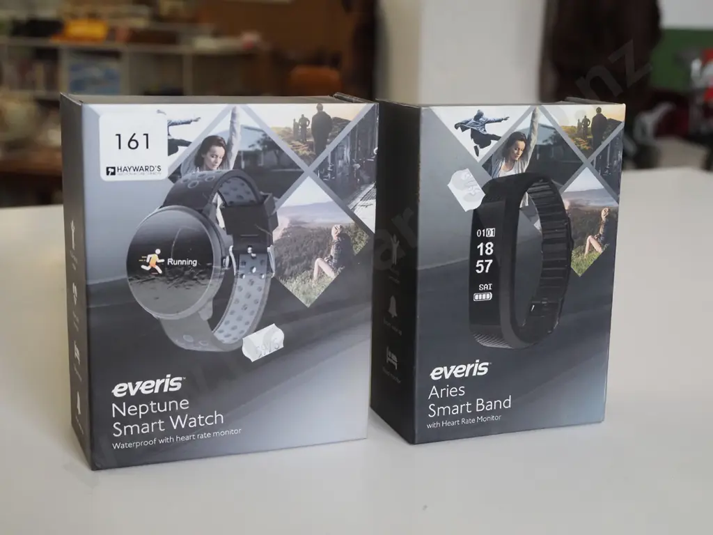 2x Everest boxed smart watches Image 1++