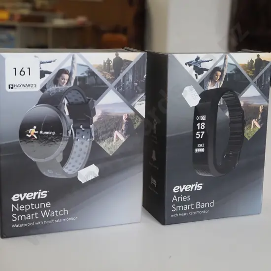 2x Everest boxed smart watches
