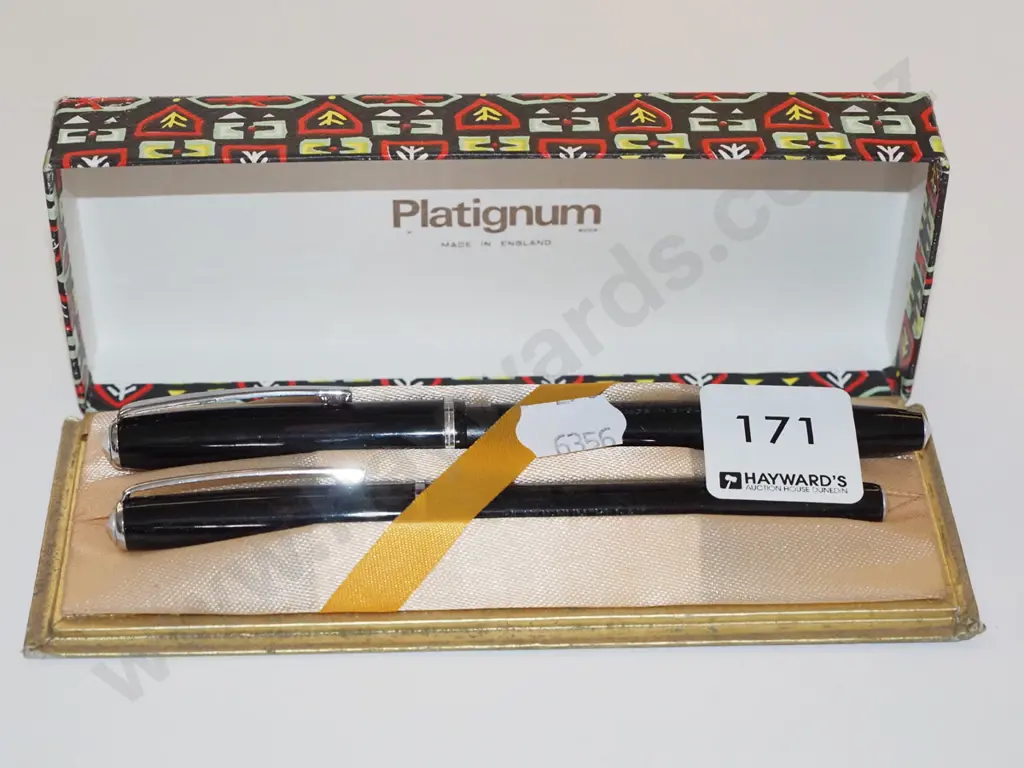 Plaignum cased pen set Image 1++