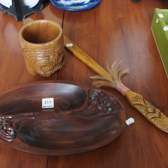 assorted NZ souvenir ware