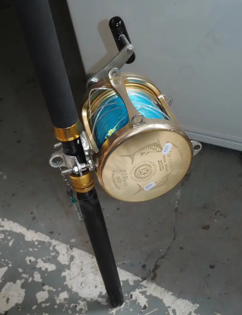 Kilwell Game sports fishing rod with large Kilwell Ticateam dual drag 2-speed reel and reel case Image 1++