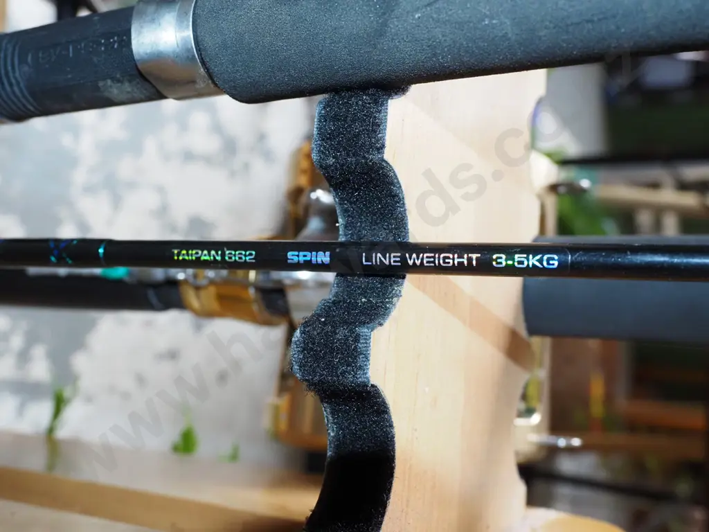 2x fishing rods - red dots Image 1++