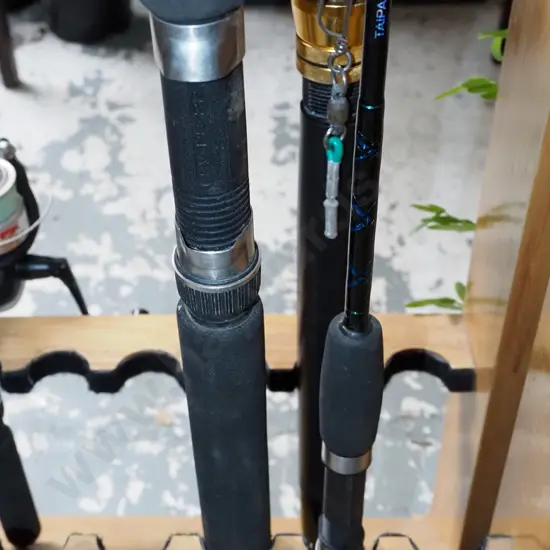 2x fishing rods - red dots