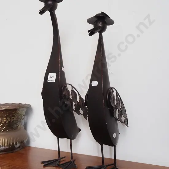 2x metal ducks H480