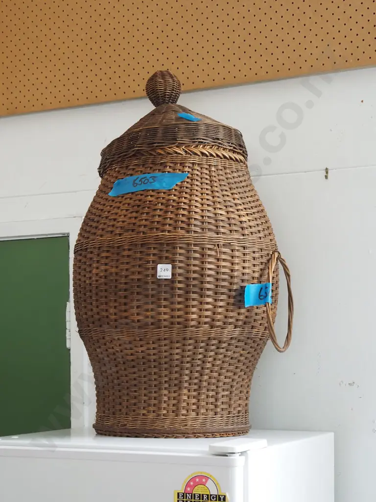 cane laundry hamper H700 Image 1++