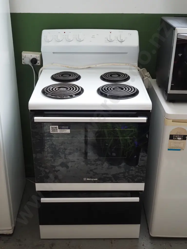 Westinhgouse 4 hob freestanding oven with warming drawer  Image 1++