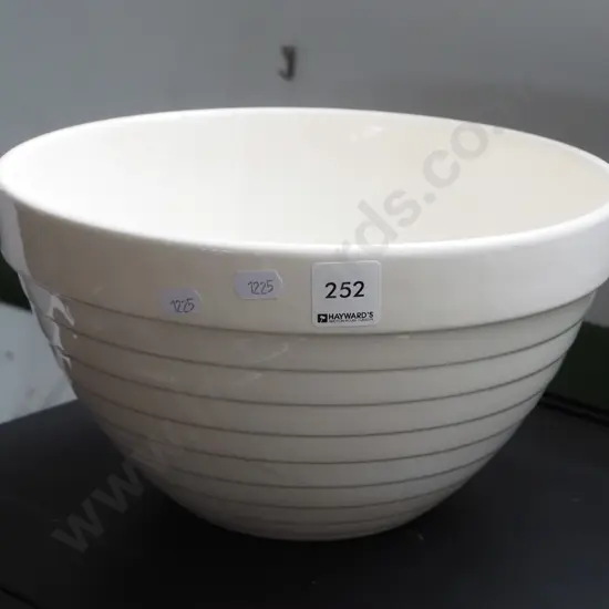 large mixing bowl Diam275- chip/crazing