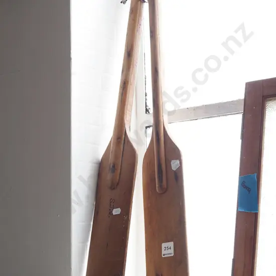 2x small wooden paddles L800
