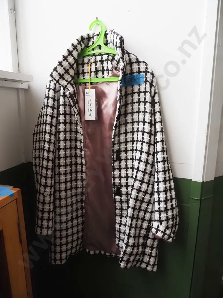 NZ Lemon Tree checked ladies coat size 14 Image 1++