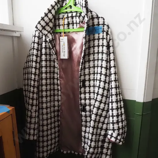 NZ Lemon Tree checked ladies coat size 14