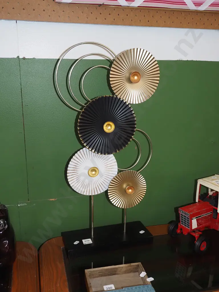 pressed metal floral scuplture H570 Image 1++