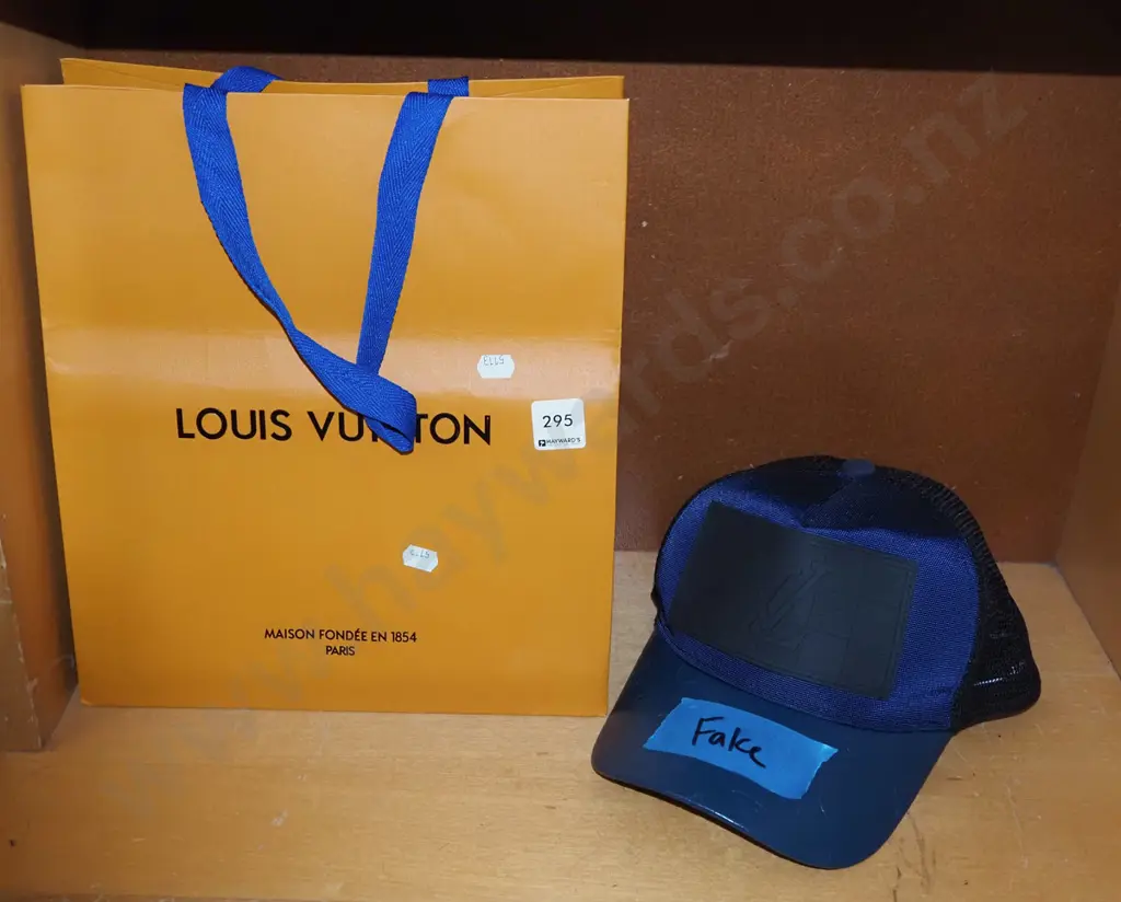 fake cap and bag Image 1++