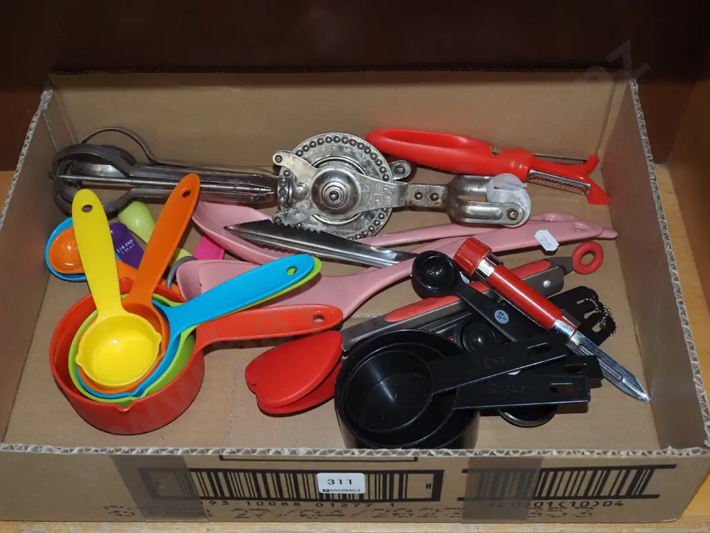 box; kitchen utensils Image 1++