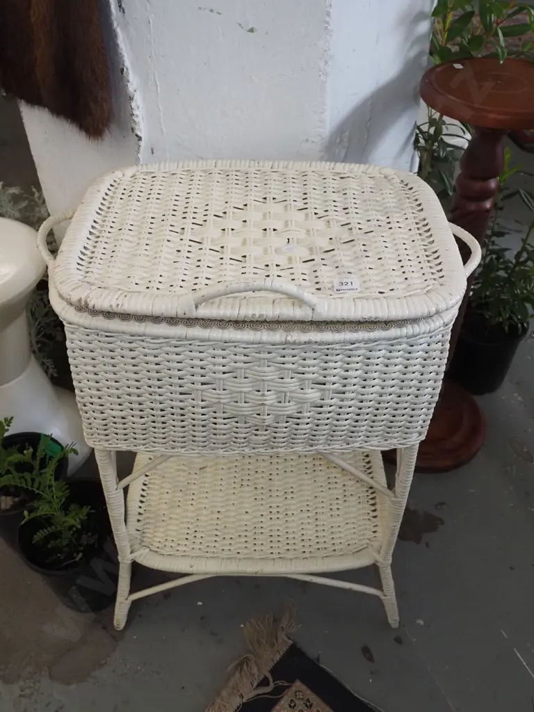 freestanding sewing box H640 Image 1++