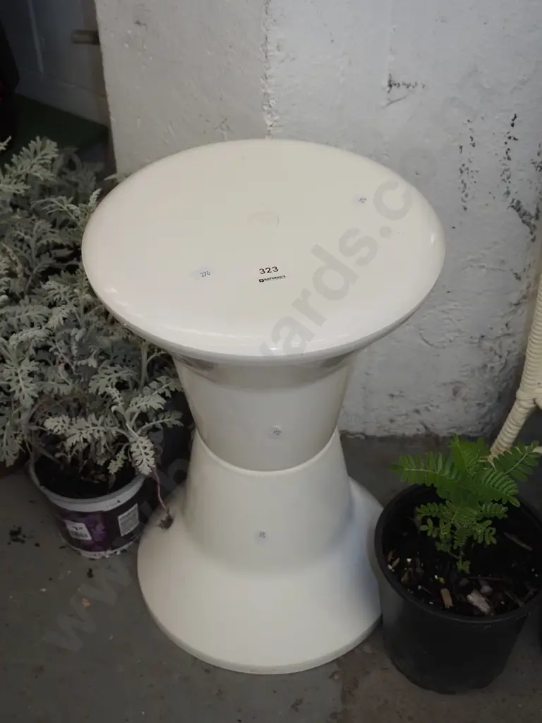 Caroma shower stool Image 1++