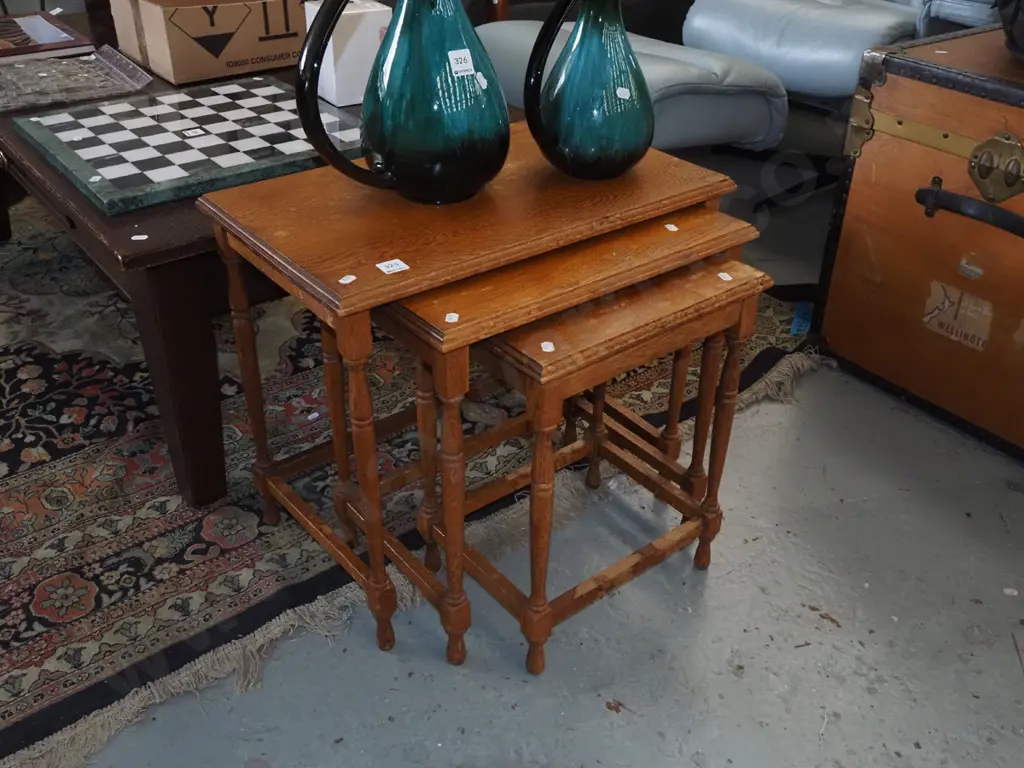 nest of 3 oak tables Image 1++