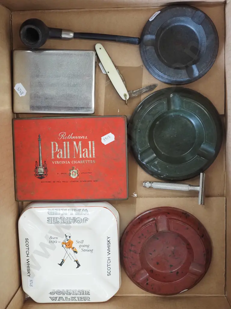box; ashtrays, tobacco tins, pipe etc Image 1++