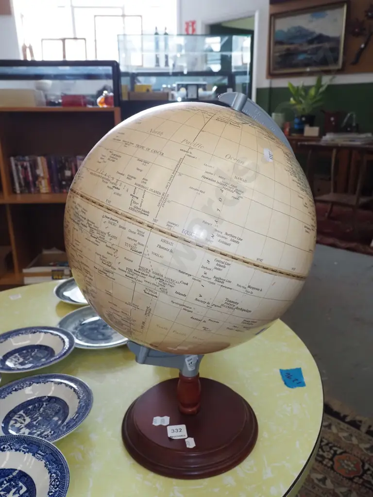 world globe H500 Image 1++