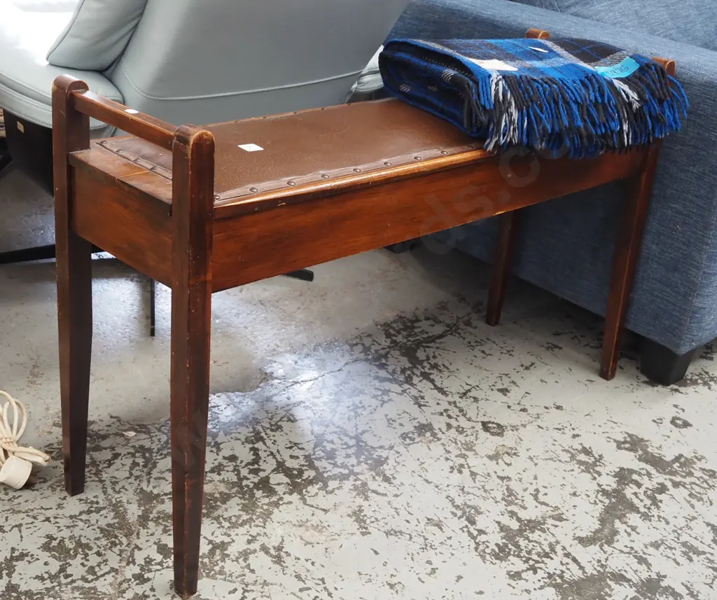 vinyl upholstered double piano stool Image 1++