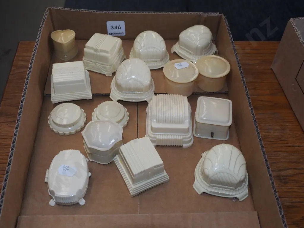 assorted deco plastic jewellery cases Image 1++