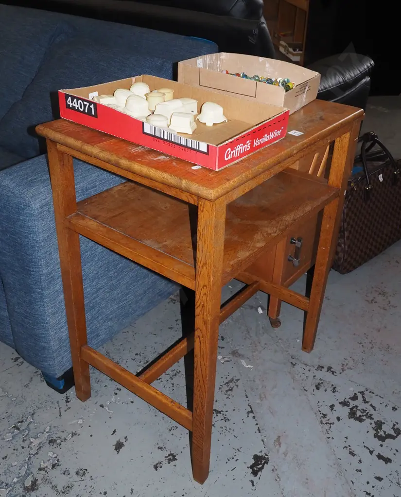 solid oak 2 tier table with some damage to varnish H770 W610 D435 Image 1++
