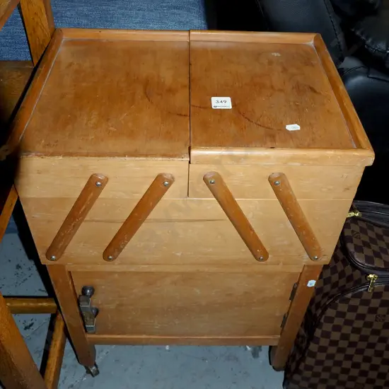 wooden sewing concertina - slight damage