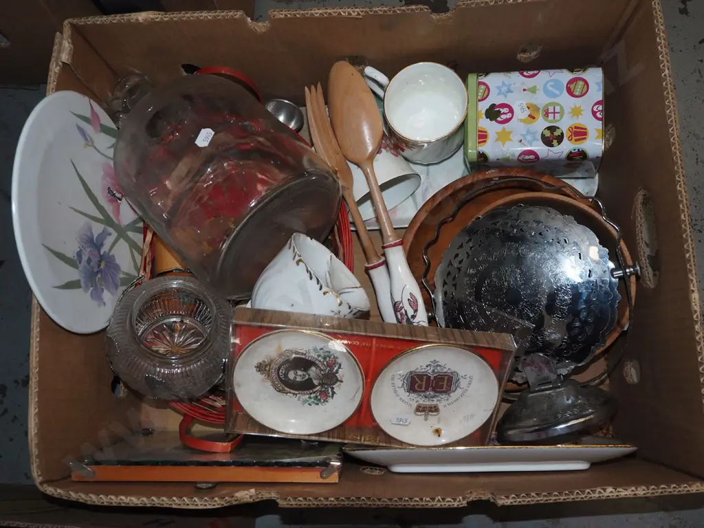 box; moustache cup, salad servings QE jam dishes etc Image 1++