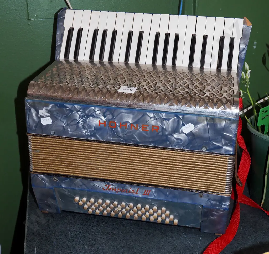 Hohner accordion Image 1++