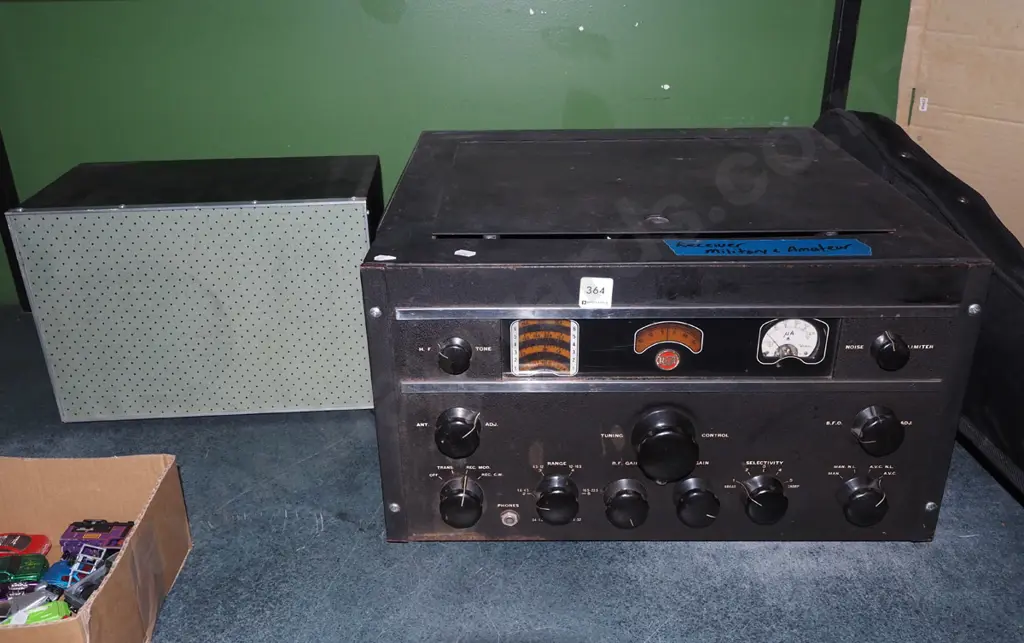 vintage ham radio receiver with speaker Image 1++